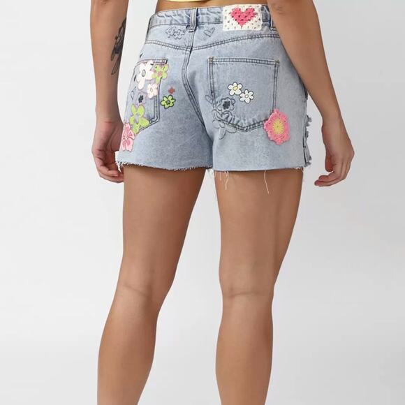 Barbie x Forever 21 Denim Flower Cut Off Jean Shorts Sz 26 - Picture 14 of 16